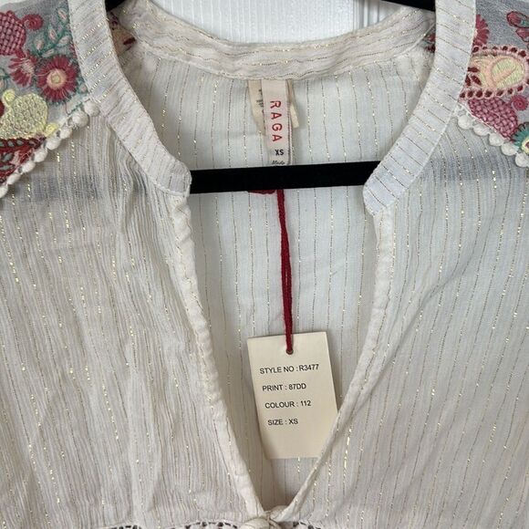 Raga Anthropologie White Paisley Embroidery Floral Bell Sleeve V-Neck Top XS NWT - Picture 4 of 6